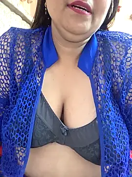 Snapshot of MOM-SUN-COUPLE chatting on May 2026 09:15:01 AM MOM-SUN-COUPLE online show from May 2026 09:15:01 AM