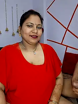 Snapshot of MOM-SUN-COUPLE chatting on February 2025 04:32:02 PM MOM-SUN-COUPLE online show from February 2025 04:32:02 PM