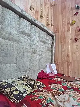 MOM-SUN-COUPLE online show from April 2026 10:07:02 AM