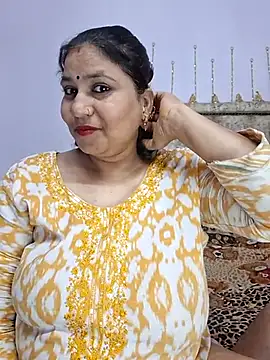 Snapshot of MOM-SUN-COUPLE chatting on March 2025 05:23:02 PM MOM-SUN-COUPLE online show from March 2025 05:23:02 PM