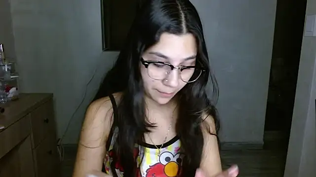mia  lopez  online show from June 2026 05:02:01 AM