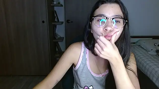 mia  lopez  online show from April 2026 04:19:02 AM