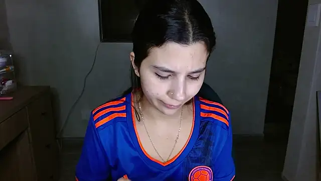 mia  lopez  online show from June 2026 04:33:02 AM