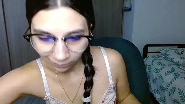 mia  lopez  online show from December 2025 01:42:01 AM