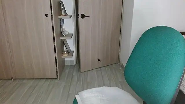 mia  lopez  online show from April 2026 04:14:01 AM