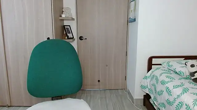 mia  lopez  online show from December 2025 01:37:01 AM