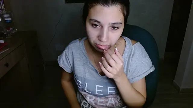 mia  lopez  online show from June 2026 04:12:02 AM