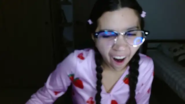 mia  lopez  online show from April 2026 01:12:01 AM