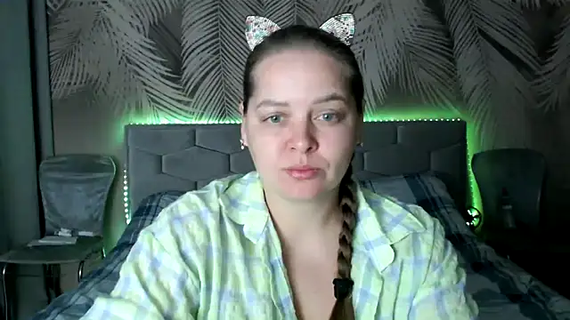 uliastar online show from October 2025 05:42:01 AM