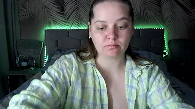 uliastar online show from May 2026 06:11:01 AM