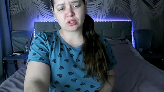 uliastar online show from February 2026 07:09:01 AM