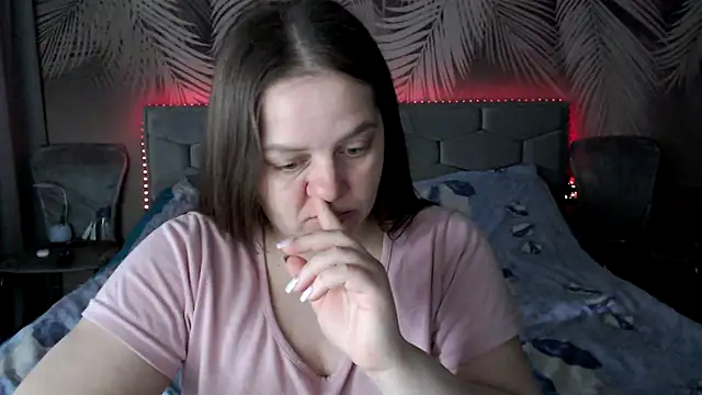 uliastar online show from April 2026 05:13:01 AM