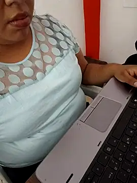 FerLu8 online show from April 2026 08:20:02 PM