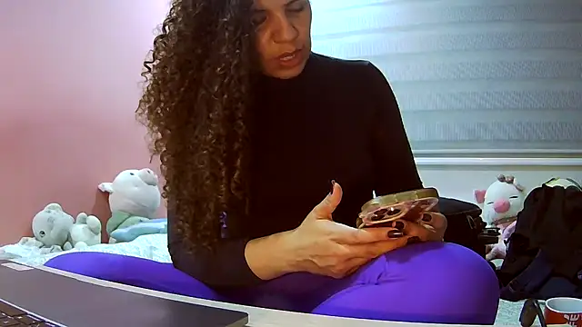 gatubelahot online show from November 2025 12:00:01 AM