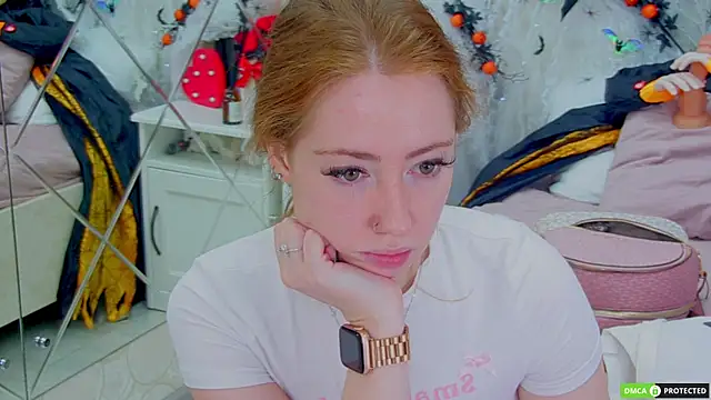 Snapshot of TinaBrook chatting on October 2025 04:11:02 AM TinaBrook online show from October 2025 04:11:02 AM