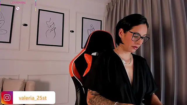 valeriia25  online show from November 2025 10:21:01 PM