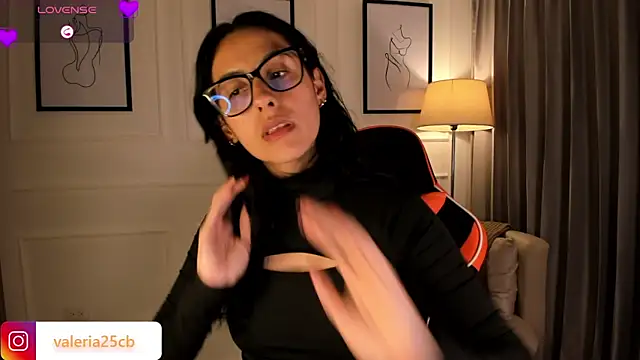 valeriia25  online show from February 2025 10:31:01 PM