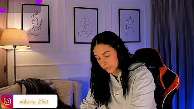 valeriia25  online show from March 2025 11:43:01 AM