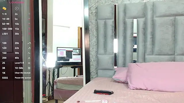 kinkylittlegirll online show from March 2026 07:32:01 PM