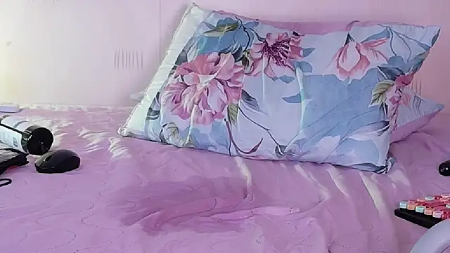 kinkylittlegirll online show from March 2026 12:33:01 AM