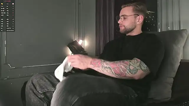 Snapshot of WayneWilson chatting on December 2025 04:39:02 AM WayneWilson online show from December 2025 04:39:02 AM