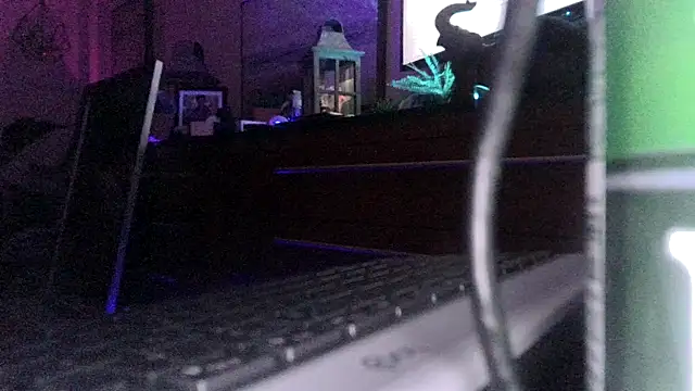 hotplombier online show from March 2026 06:42:01 AM