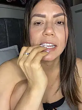 Snapshot of martina_contreras chatting on October 2025 04:14:01 AM martina contreras online show from October 2025 04:14:01 AM