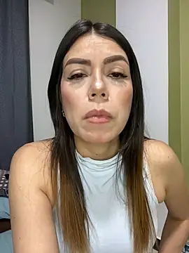 Snapshot of martina_contreras chatting on February 2025 06:02:02 AM martina contreras online show from February 2025 06:02:02 AM
