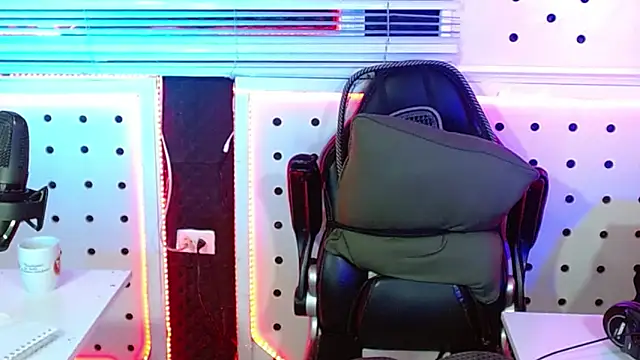 Darko0717 online show from November 2025 02:00:02 AM