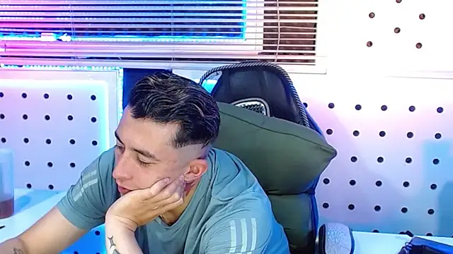 Darko0717 online show from December 2025 12:01:02 AM