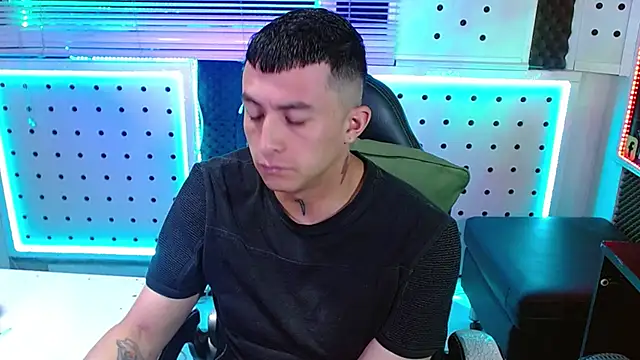 Snapshot of Darko0717 chatting on February 2026 10:22:02 PM Darko0717 online show from February 2026 10:22:02 PM