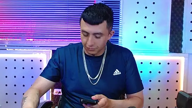 Snapshot of Darko0717 chatting on March 2026 12:40:01 AM Darko0717 online show from March 2026 12:40:01 AM