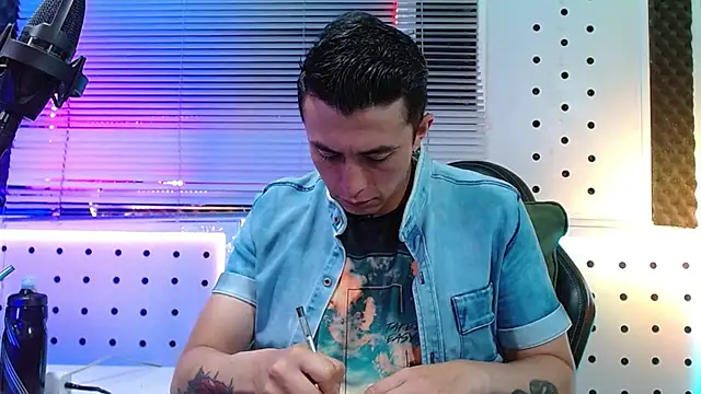 Snapshot of Darko0717 chatting on April 2026 04:24:02 PM Darko0717 online show from April 2026 04:24:02 PM