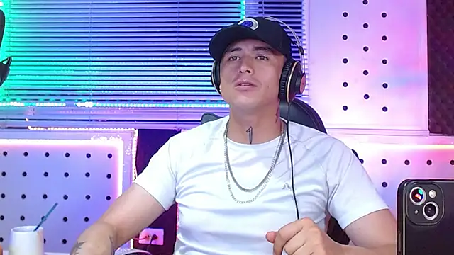 Snapshot of Darko0717 chatting on March 2026 02:06:02 AM Darko0717 online show from March 2026 02:06:02 AM