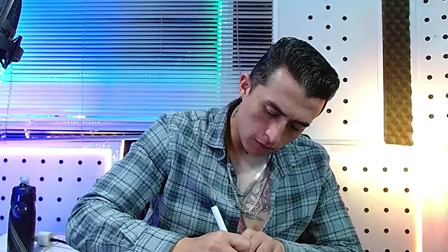 Snapshot of Darko0717 chatting on April 2026 04:13:02 PM Darko0717 online show from April 2026 04:13:02 PM