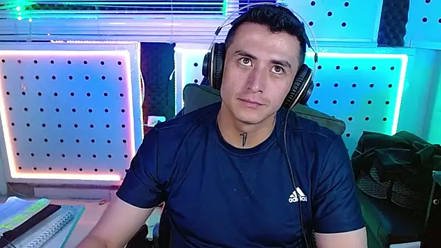 Snapshot of Darko0717 chatting on February 2026 02:09:01 AM Darko0717 online show from February 2026 02:09:01 AM