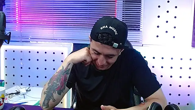 Snapshot of Darko0717 chatting on March 2026 12:25:01 AM Darko0717 online show from March 2026 12:25:01 AM