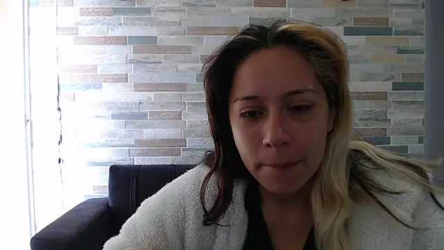 Snapshot of MommyMiaWs chatting on October 2025 02:31:02 PM MommyMiaWs online show from October 2025 02:31:02 PM