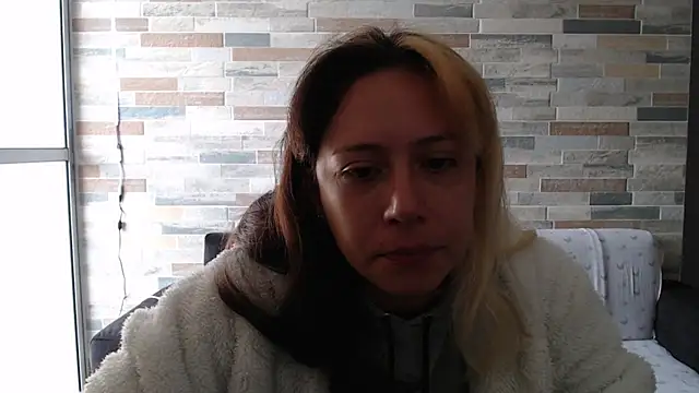 Snapshot of MommyMiaWs chatting on October 2025 01:34:02 PM MommyMiaWs online show from October 2025 01:34:02 PM