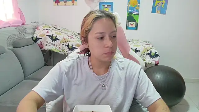 MommyMiaWs online show from April 2026 01:13:02 PM