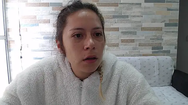 Snapshot of MommyMiaWs chatting on October 2025 01:12:02 PM MommyMiaWs online show from October 2025 01:12:02 PM