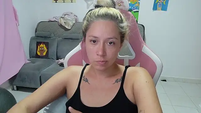 MommyMiaWs online show from April 2026 11:17:02 PM