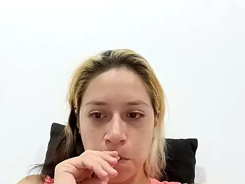 MommyMiaWs online show from April 2026 06:02:01 PM