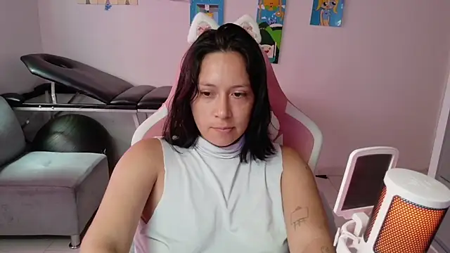 Snapshot of MommyMiaWs chatting on June 2026 03:28:01 PM MommyMiaWs online show from June 2026 03:28:01 PM