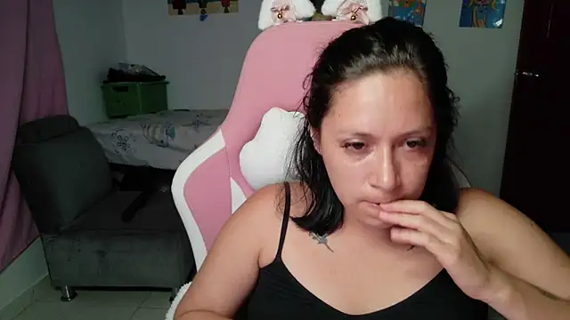 Snapshot of MommyMiaWs chatting on July 2026 02:40:01 AM MommyMiaWs online show from July 2026 02:40:01 AM
