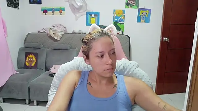 MommyMiaWs online show from April 2026 06:43:01 PM