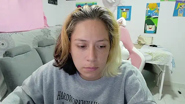 Snapshot of MommyMiaWs chatting on May 2026 06:13:01 PM MommyMiaWs online show from May 2026 06:13:01 PM