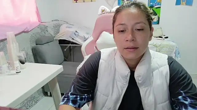 Snapshot of MommyMiaWs chatting on May 2026 02:54:02 PM MommyMiaWs online show from May 2026 02:54:02 PM