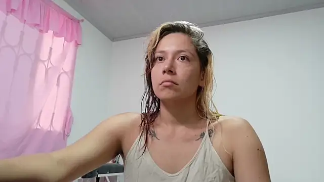 Snapshot of MommyMiaWs chatting on November 2025 07:35:01 PM MommyMiaWs online show from November 2025 07:35:01 PM