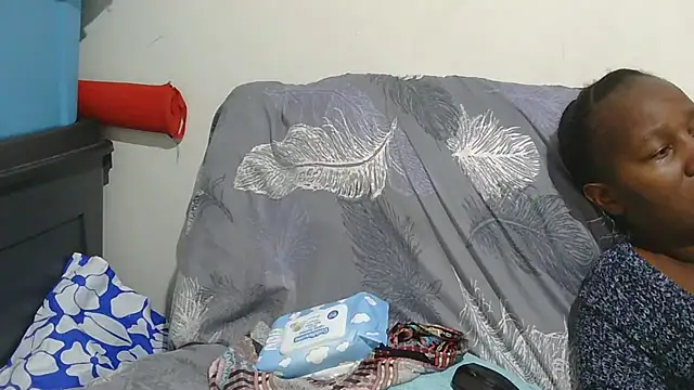 sluttylaura21 online show from December 2025 05:56:02 PM